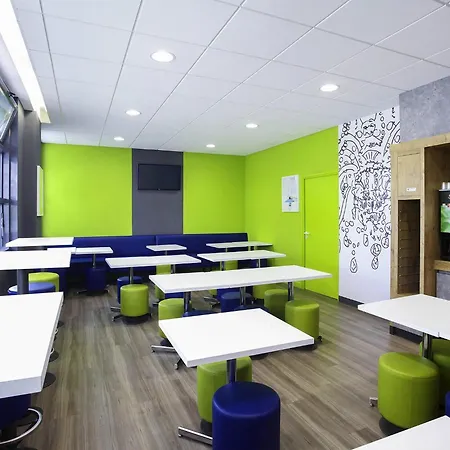 Ibis Budget Centre 2*