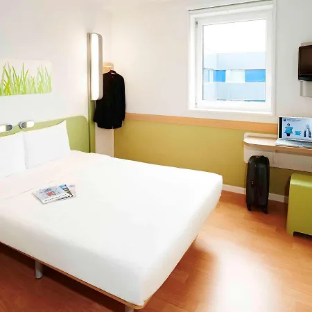 Ibis Budget Centre 2*